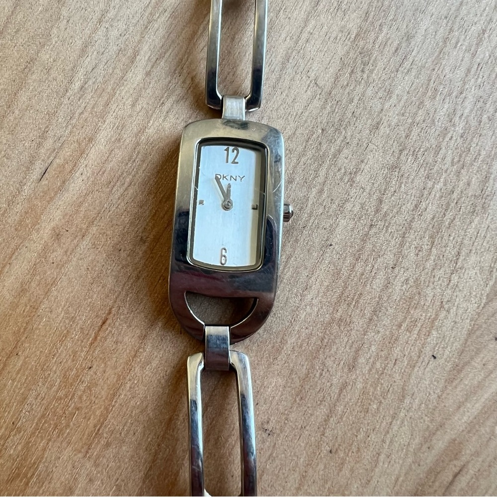 DKNY ladies rectangular stainless steel bracelet Watch NEW BATTERY
